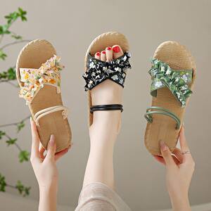 
Women's sandals beach shoes students wear summer women's versatile non-slip new flat floral slippers fashion