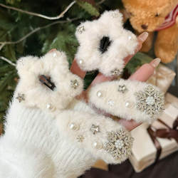 Winter Letter: Autumn and Winter Plush Snowflake Star Hairpin, Sweet and Cute Korean-Style Hair Clip for Side or Bangs