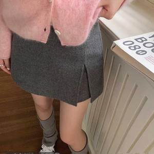 
MIU style style slit woolen short skirt for women in autumn and winter high waist anti-exposure A-line skirt for small people butt-hugging skirt