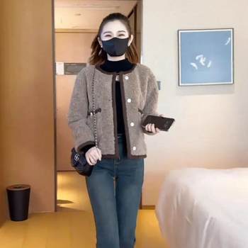 Mom's short loose and versatile top
