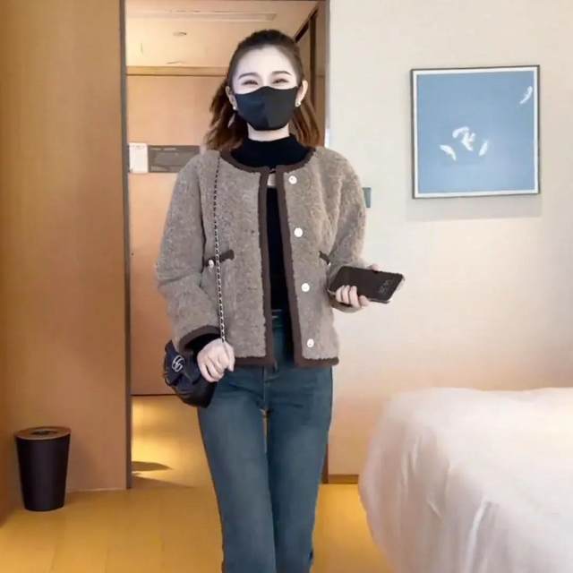 2025 new small fragrance style contrasting fur integrated lamb velvet jacket short jacket small thick top