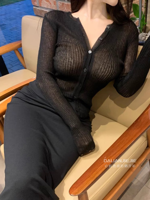 Face sister looks slim and sexy black long-sleeved cardigan in summer versatile sunscreen knitted top
