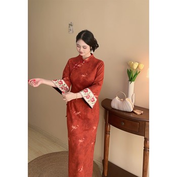 Meet a large size orange-red white suede cheongsam