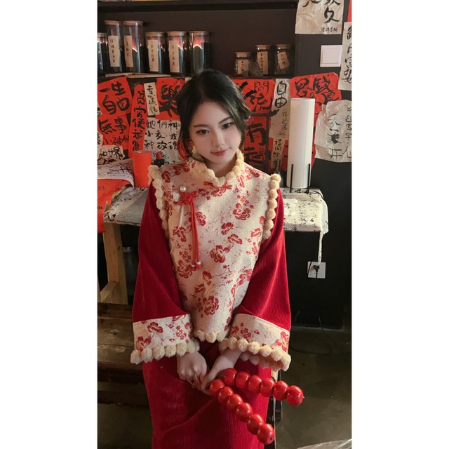 Original design of plum blossom viewing fat mm New Year festive plus velvet vest + cheongsam dress suit winter