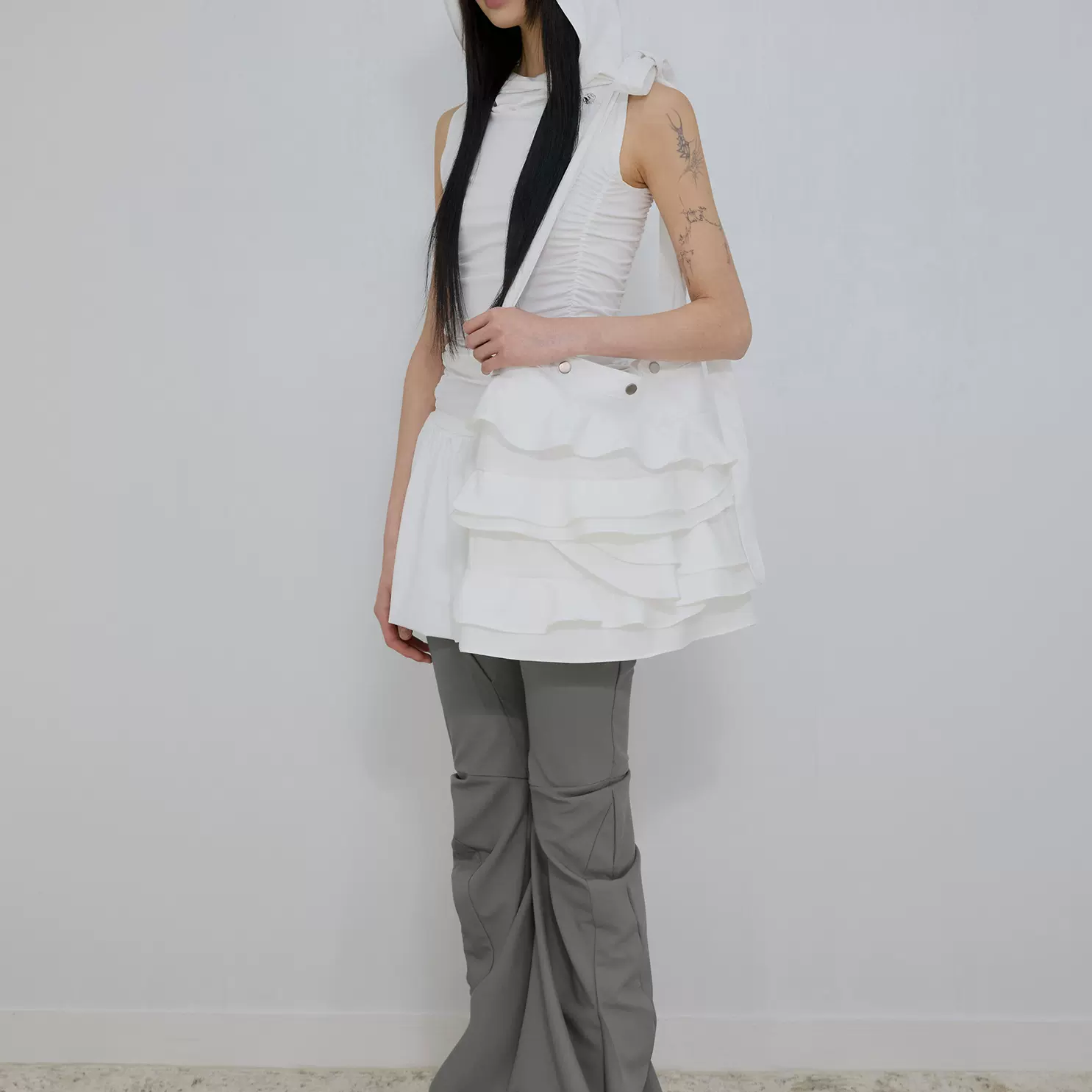 代购coyseio ROUND PINTUCK PANTS 圆弧走线微喇叭棉裤