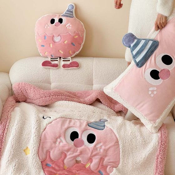 Autumn and winter warm, thick furry 230g high grams of lambskin casual blanket blanket velvet blanket household blanket bedding
