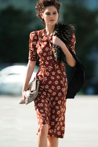 Little fish homemade 23 new French retro silk dress daisy flower slimming thin waist and knee tea rest skirt
