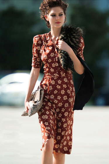 Little fish homemade 23 new French retro silk dress daisy flower slimming thin waist and knee tea rest skirt
