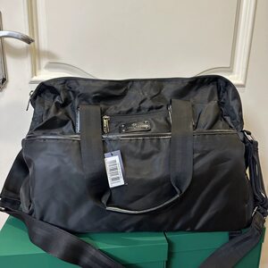 
The most popular products are exported to the United States, single sports fitness shoulder bag, crossbody bag, picnic bag, thermal bag, lunch box bag