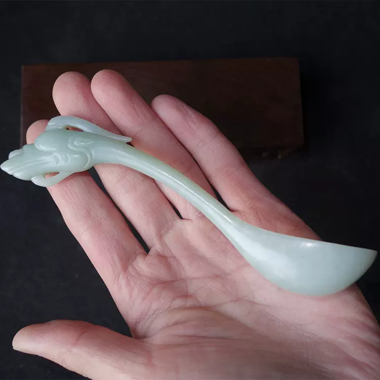 細彫玉石瑞獣