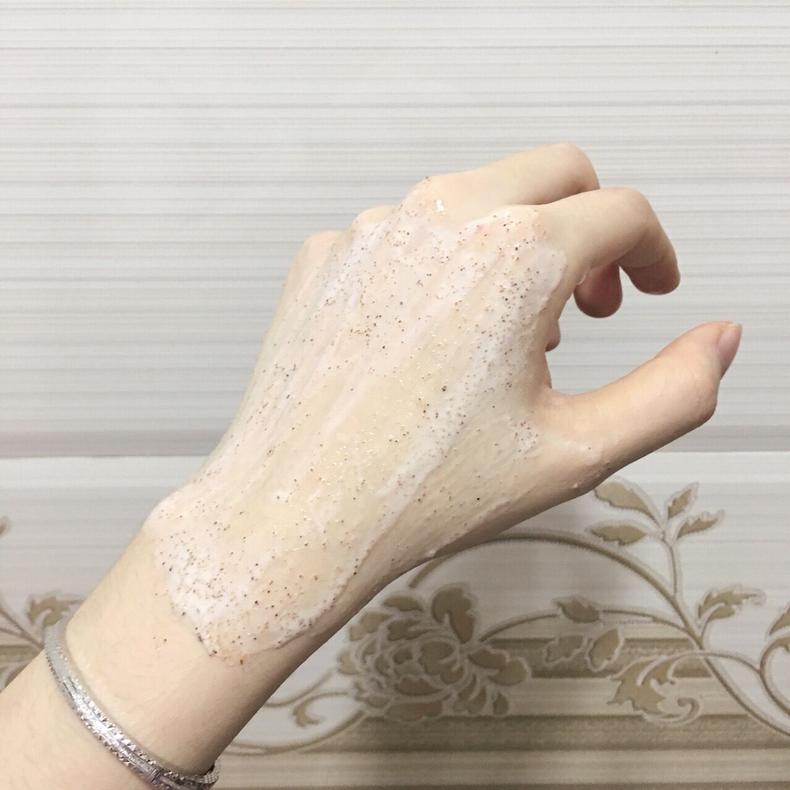 磨砂膏可以女生鸡皮疙瘩(腿上起鸡皮疙瘩应该用磨砂膏)