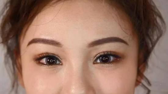 有这几个特征的女生,不化妆也会很美!图5