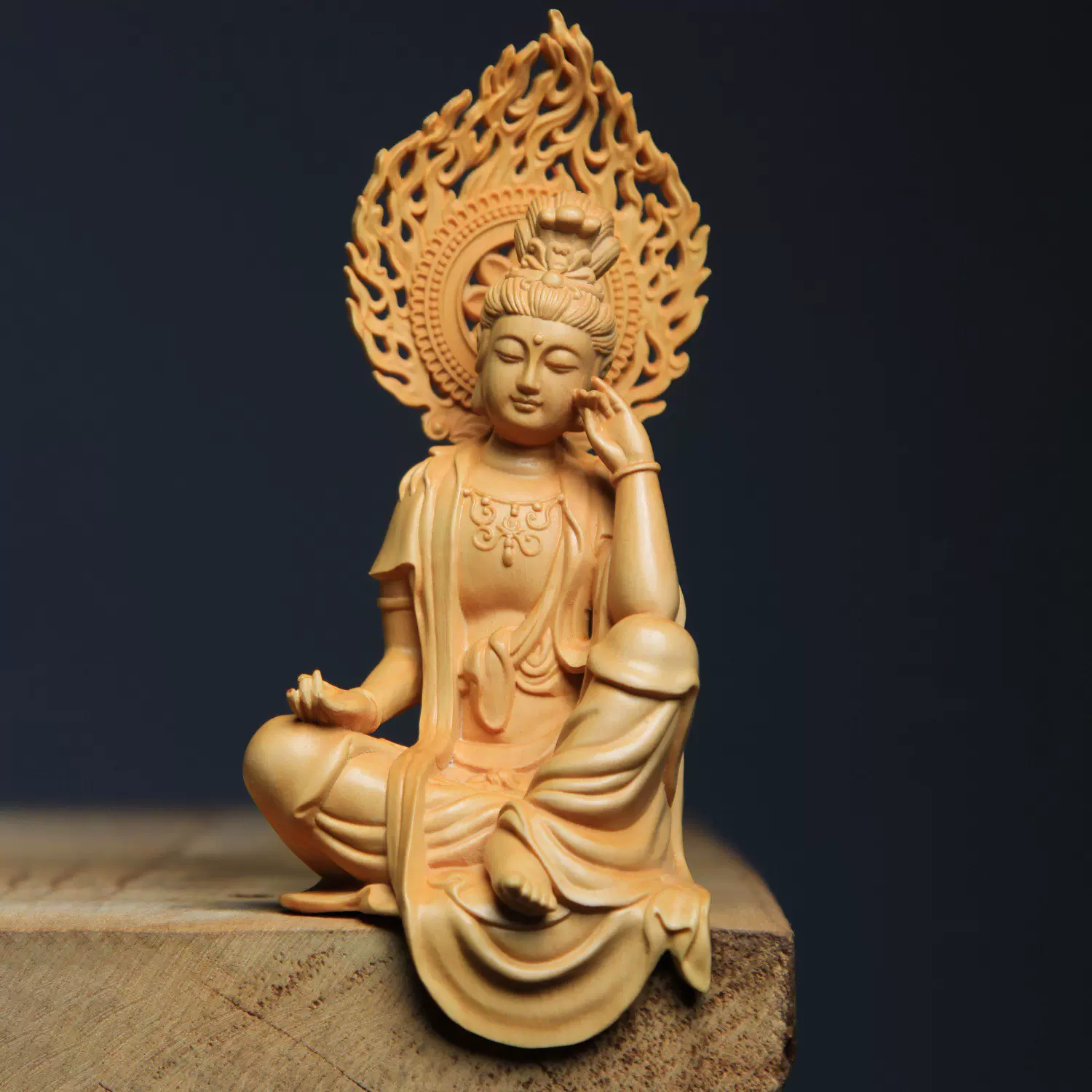 木彫仏像 水月觀音像 黄楊木 細密彫刻 仏像 置物彫像 水月觀音像 仏像 Amazon｜仏像 木彫り 置物 観音像 風水【水月観音】菩薩像 高級