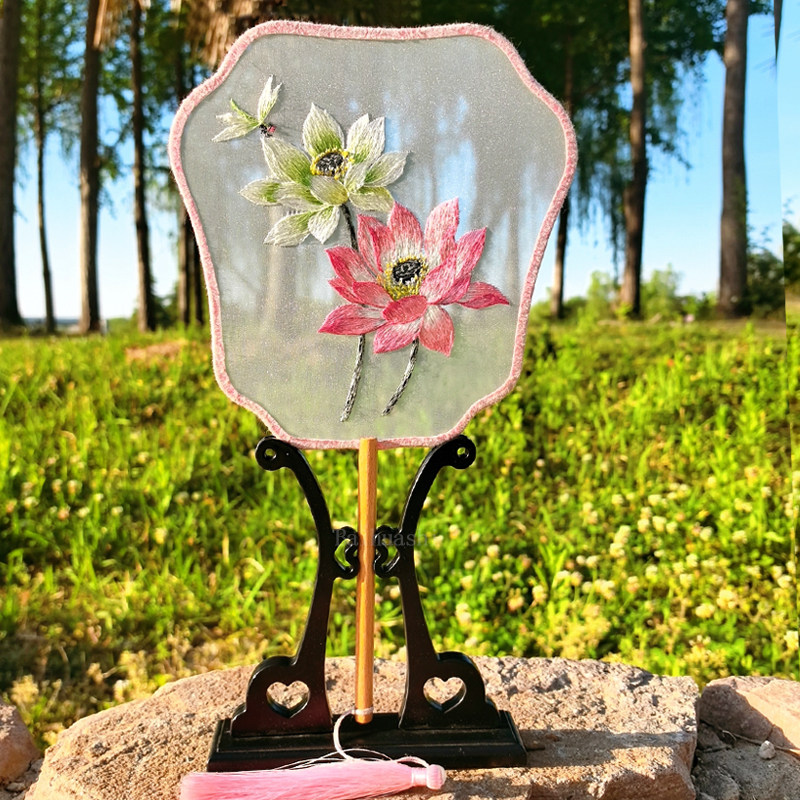 蘇州刺繍シルク扇子 - 蓮の花のデザイン、中国風手持ち扇子