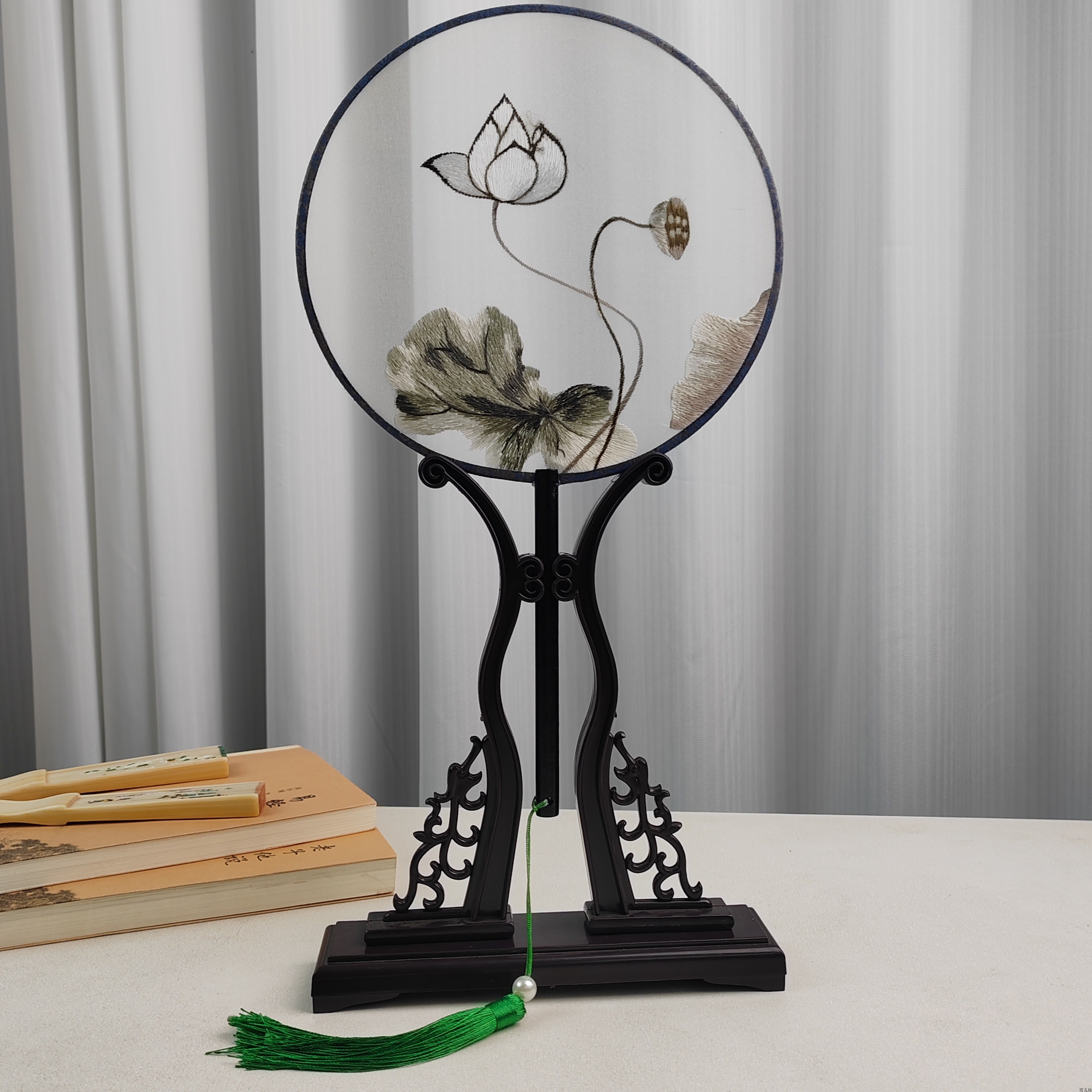 蘇州刺繍シルク扇子 - 蓮の花のデザイン、中国風手持ち扇子