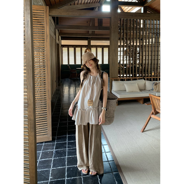 
The 2025 summer new French elegant temperament casual sleeveless vest for women