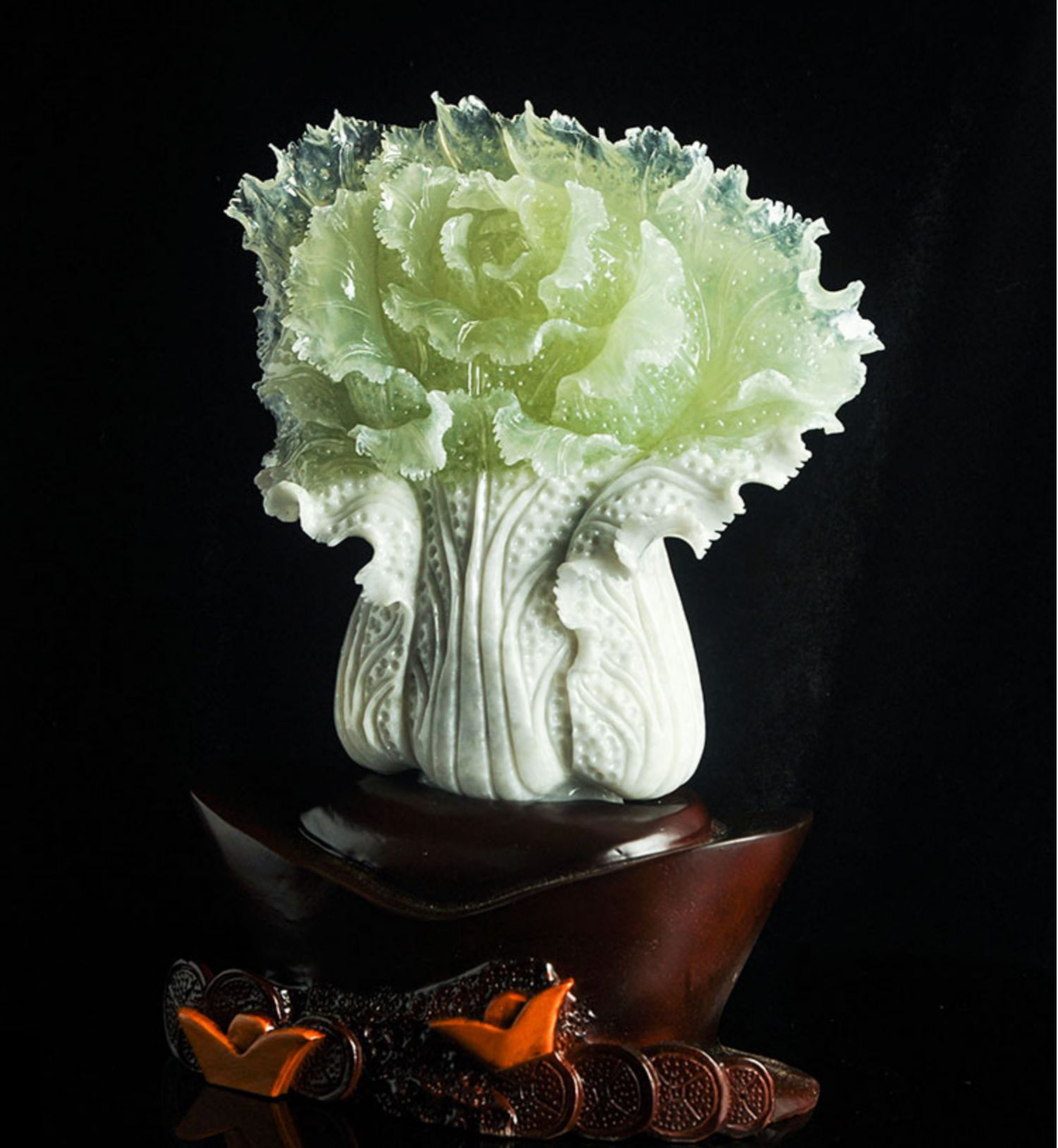 中国岫岩玉 白菜　置物　Jade carving xiuyan,china 中国岫岩玉 白菜 置物 Jade carving xiuyan,china