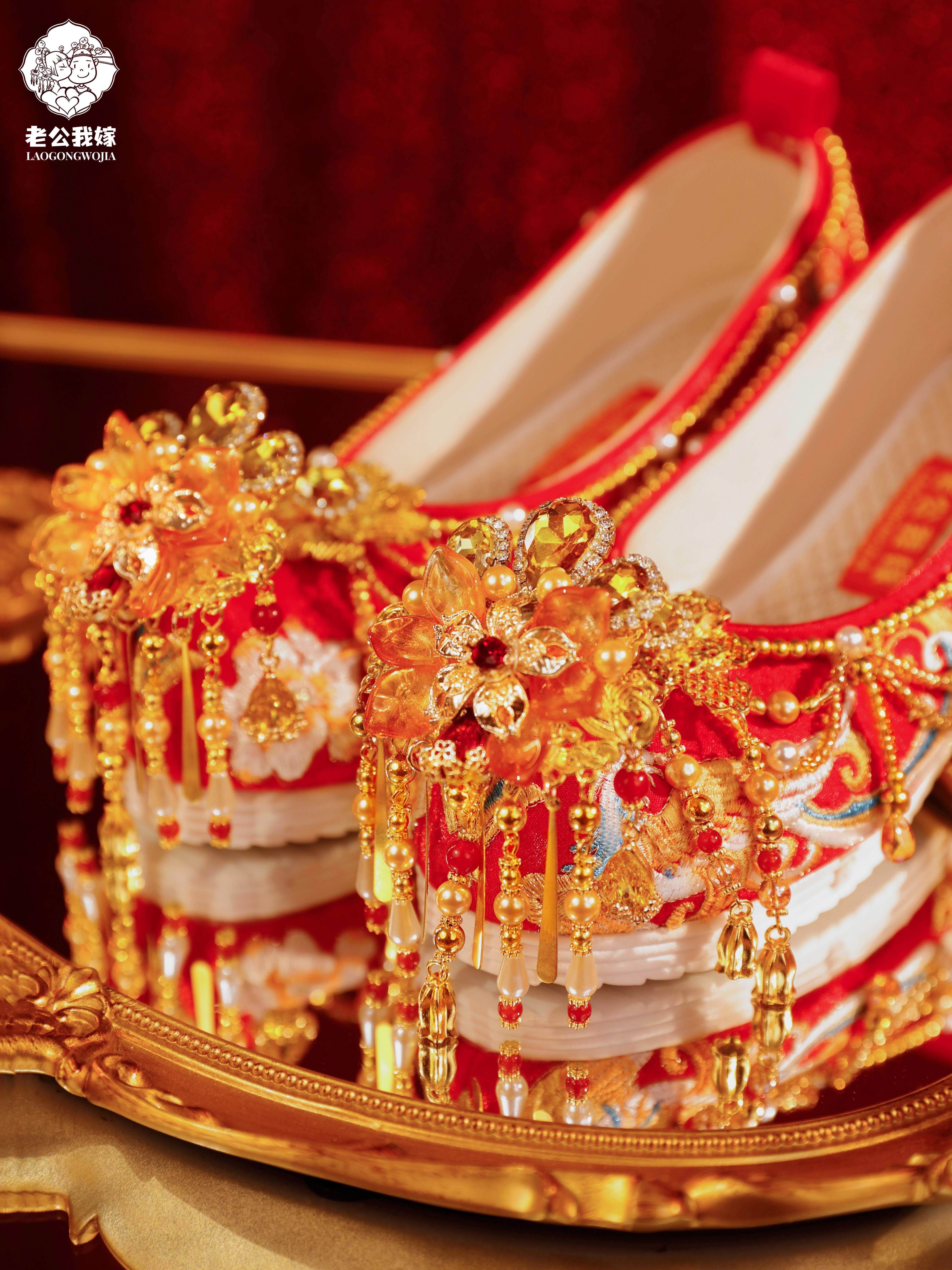 Sepatu Pengantin Bordir Emas Xiuhe Sepatu Pengantin Buatan Tangan