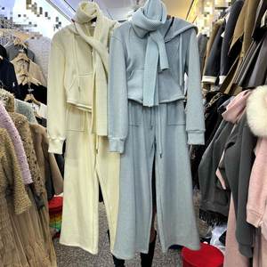 
Thickened velvet scarf, short slim fit hooded zipper sweatshirt + high-waisted wide-leg casual pants sports style suit