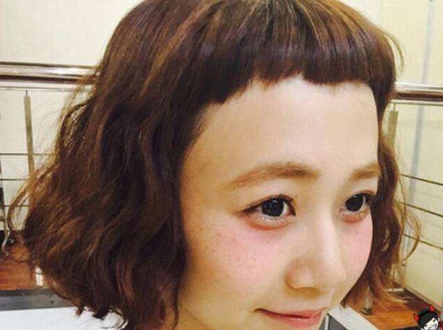 网友表示: 要的是女朋友,不是男朋友 4,眉上刘海马尾是最简单的发型
