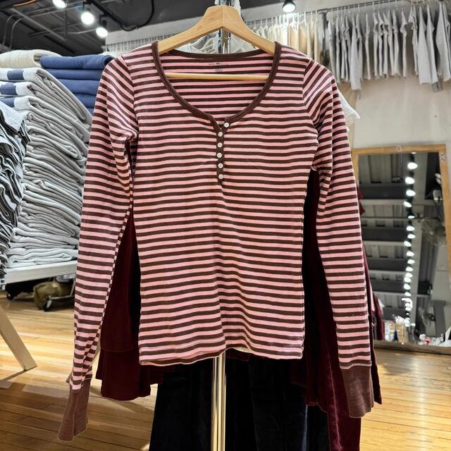 BM light pink striped long-sleeved T-shirt official website Spring and Autumn new casual versatile round neck five-button inner top for women