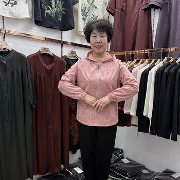 Middle-aged mothers spring and summer new casual hooded windbreaker jacket for women thin cardigan 40-50 years old women's sun protection suit
