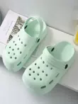 Xốp Crocs Nữ Mùa Hè Nhựa Chống Thấm Nước Y Tế Ngón Chân Lớn Dép Đi Biển Bao Đầu Y Tá Chống Trơn Trượt Dép Dép Nam 