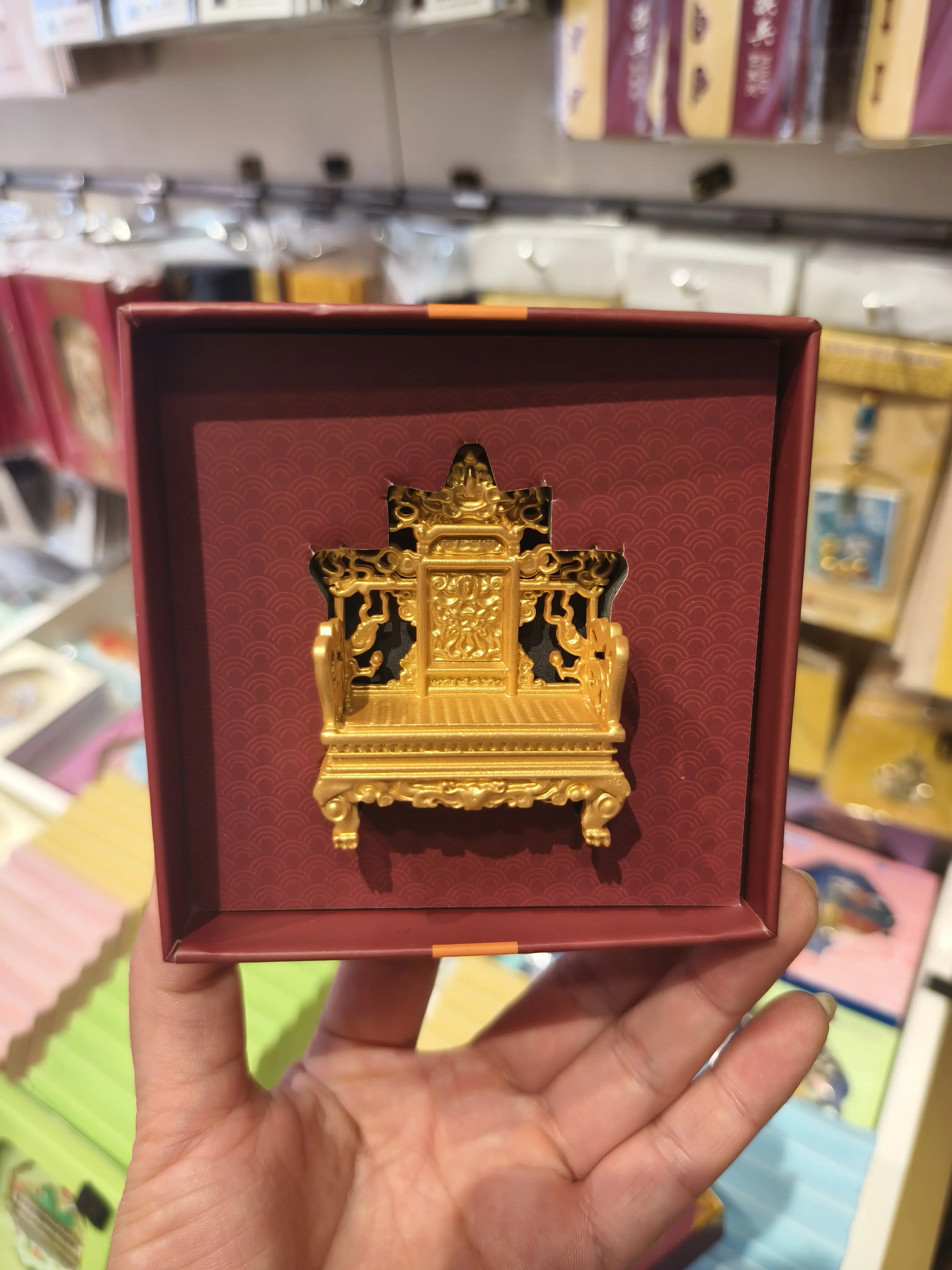 故宫博物馆文创冰箱贴古韵孔雀牡丹纹衬衣十二章纹金龙夹龙袍清代