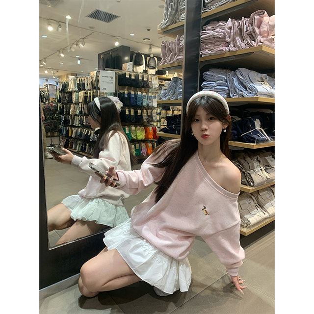 JMJ 2025 American retro off-shoulder puppy embroidered long-sleeved sweatshirt for women in autumn loose casual ins top