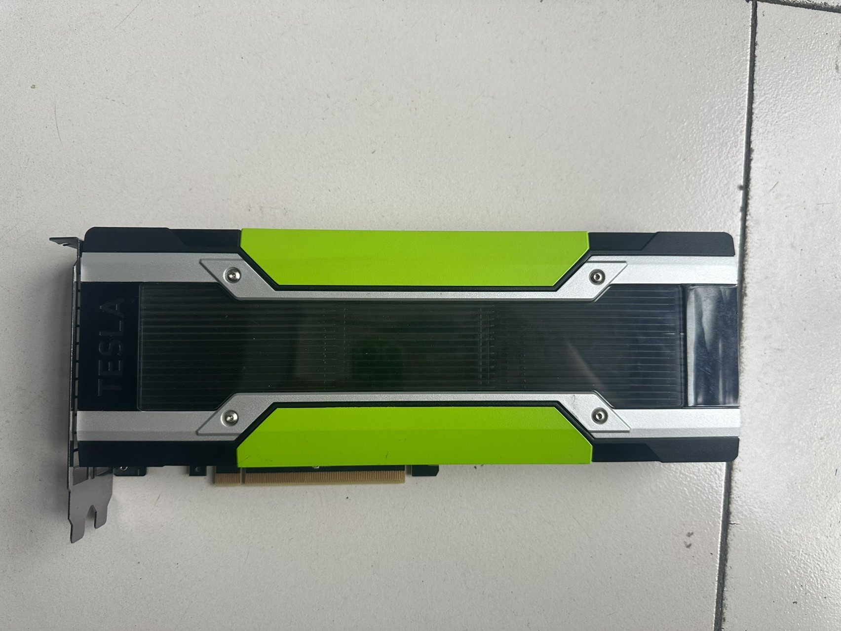 TESLA K80 24G P100 16G профессиональная вычислительная видеокарта с графическим процессором и ускоренным рендерингом, машина глубокого обучения AI