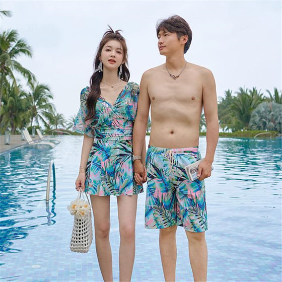 
Swimwear for couples in summer, suitable for traveling to Sanya, Hainan, seaside vacation, quick-drying swimming trunks, shorts, beach skirts