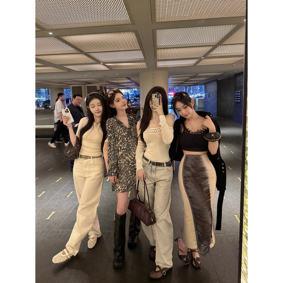 
Lin You customized [Alai* 1w+ super heavy industry noble casual knitted hollow sleeves tube top suit white]