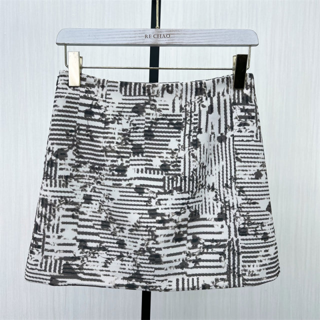 S2024 autumn clothing new product printed skirt for women with high waist slim casual commuting versatile A-line short skirt 326