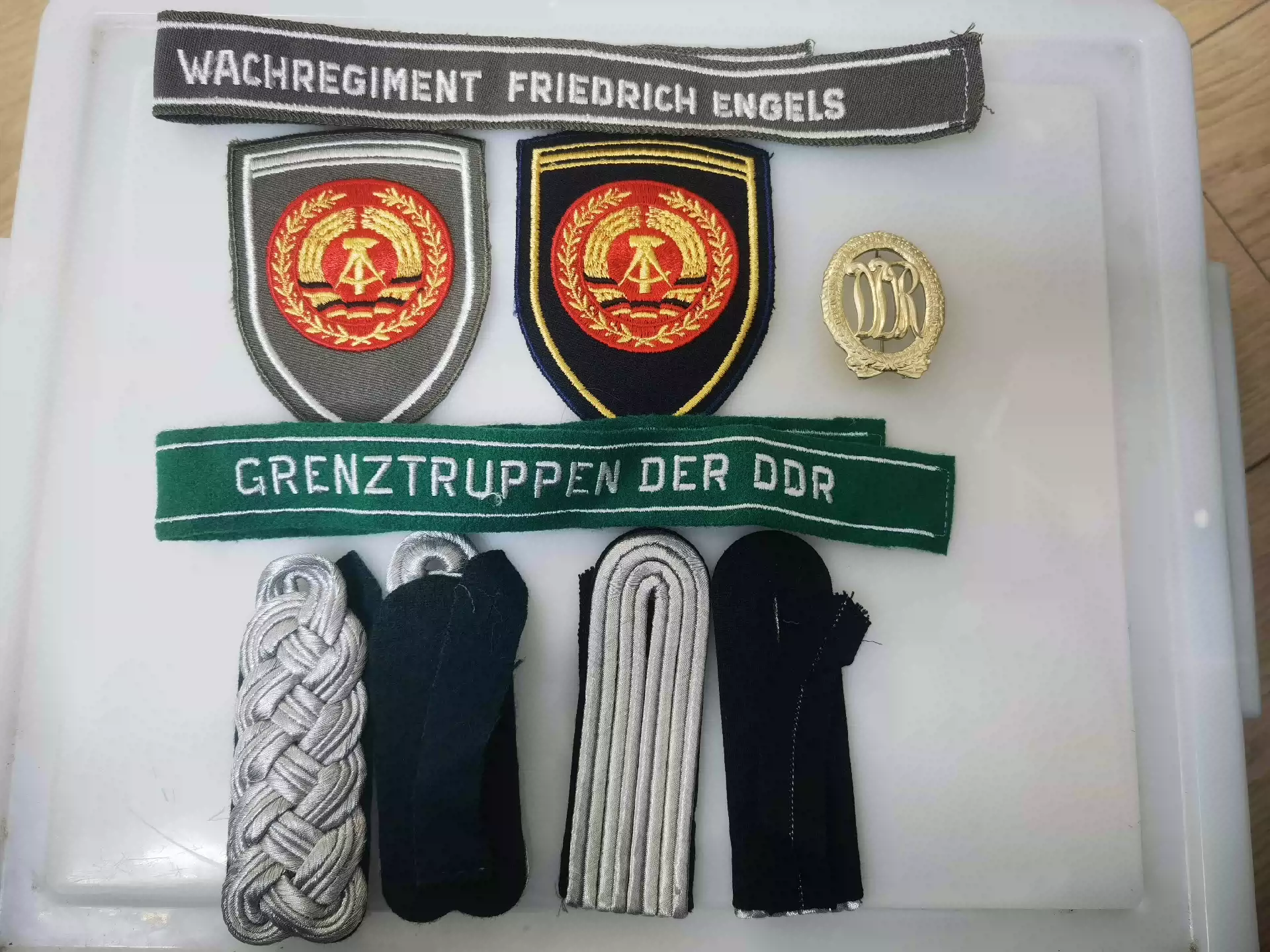 ＮＶＡ/ドイツ人民軍 ＊襟章＋肩章セット（実物） 东德人民军边防军NVA肩章体育章