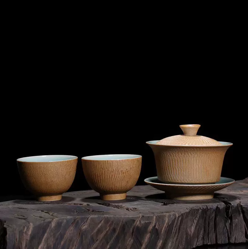 高麗青瓷、茶碗。　　無傷、箱。 高麗青瓷、茶碗。 無傷、箱。