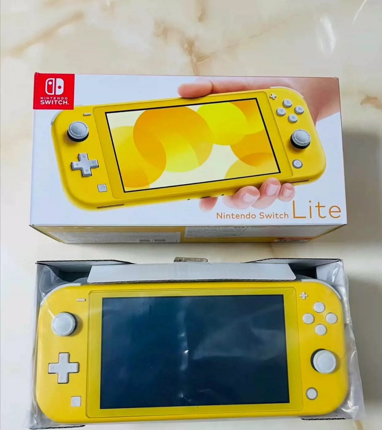 switch lite日版黄色95新，原装充电器，自用机，线-Taobao Singapore