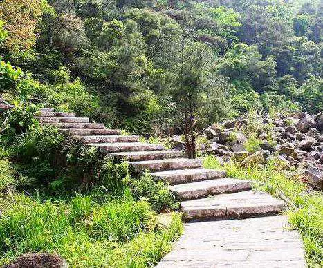 登山古径图片