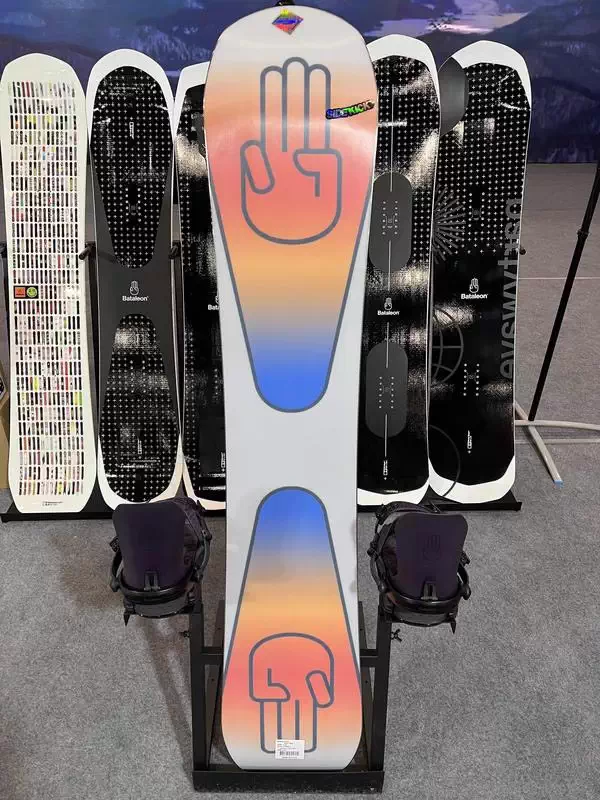 バタレオン　エビルツイン　154cm Bataleon Evil Twin Snowboard 2026 | evo