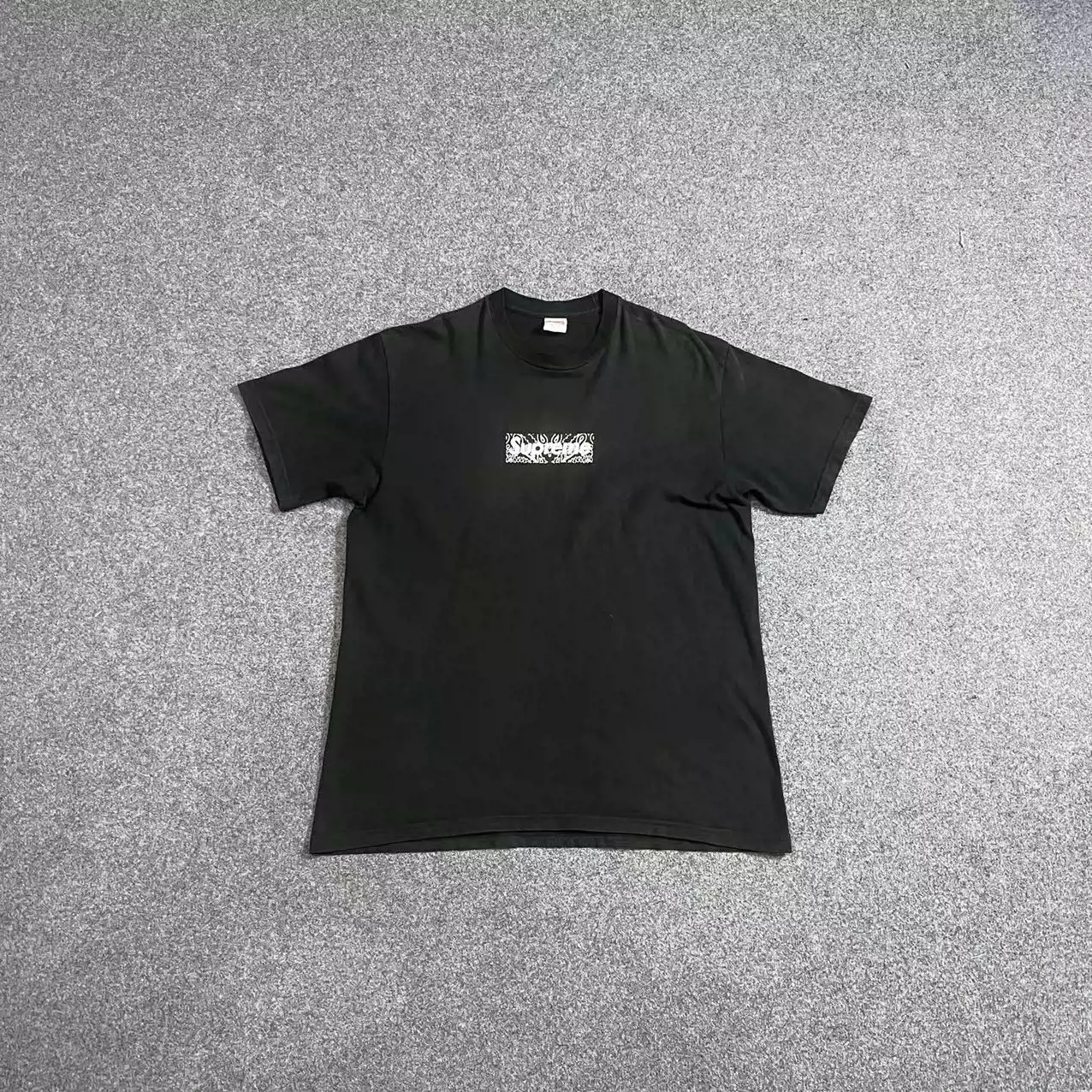 Supreme box outlet logo taobao