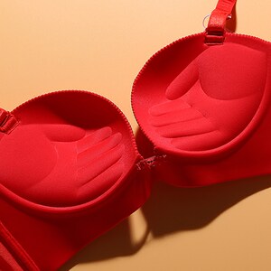 Red one -piece steel ring supercultivated sexy deep V small thick young lady without trace lingerie bra