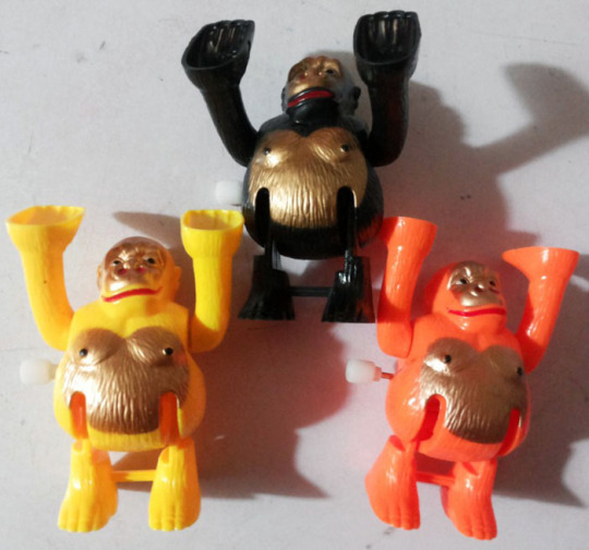 ゼンマイ仕掛け　お猿さん2体 ゼンマイ仕掛けのモンキーおもちゃ - 前転アクションフィギュア