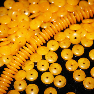 
Resin imitation beeswax bead spacer flat piece chicken fat yellow amber round bead spacer Buddha bead jewelry accessories loose bead gasket