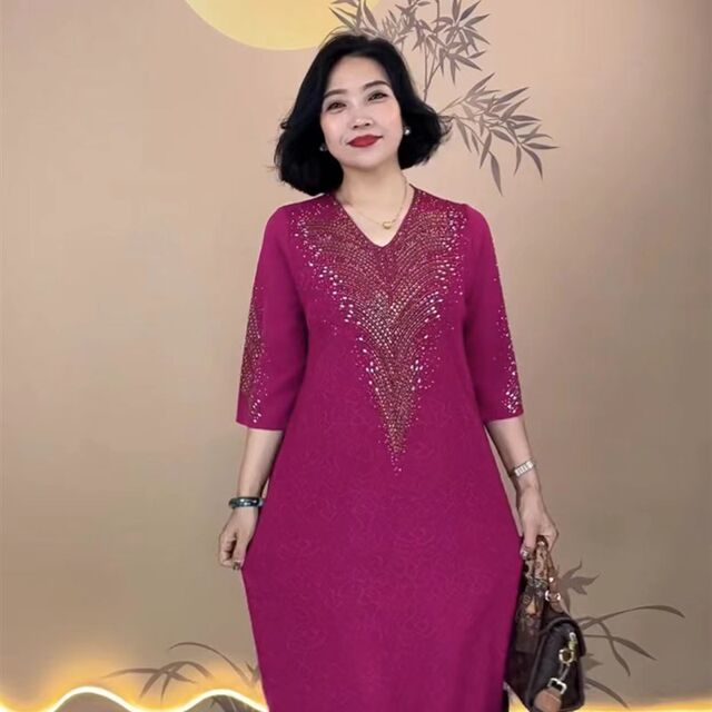 Autumn and winter high-end mother's wear V-neck knitted dress loose belly-covering large size mid-length sweater dress with three-quarter sleeves