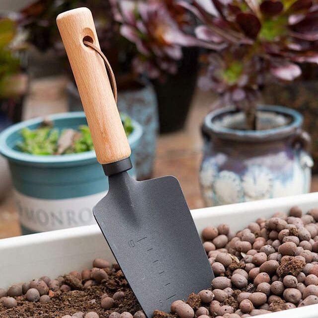 Small Japanesestyle black shovel twopiece gardening tools turning