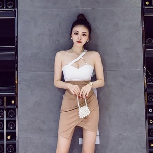 艾菲儿2021j夏季新款小个子不规则斜肩个性撞色褶皱高腰连衣裙女