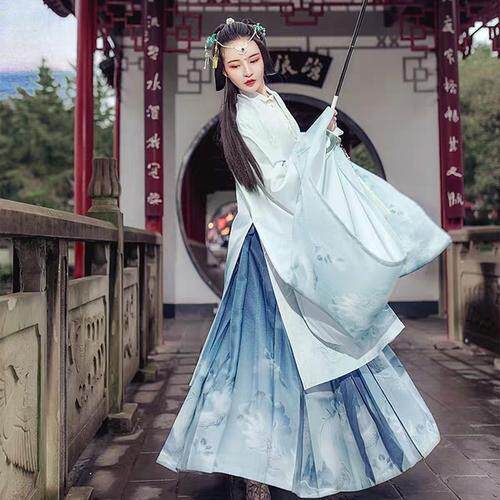 芸想衣裳