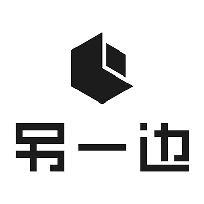另 一 边的LOGO