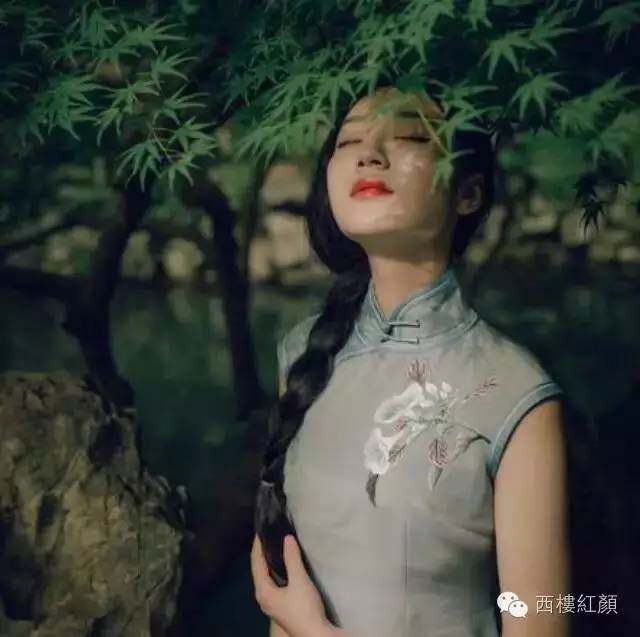 雨墨卿禾旗袍巷的LOGO