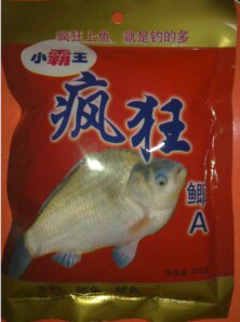 小霸王疯狂鲫饵料窝料鱼料的LOGO