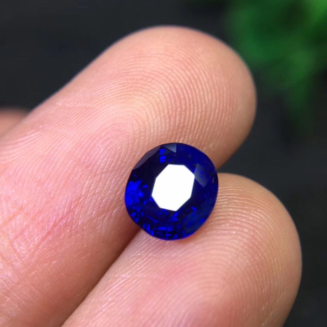 上海爱晴儿珠宝的LOGO